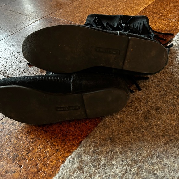 MINNETONKA Fringe Suede Ankle Boots - Black - Picture 4 of 4